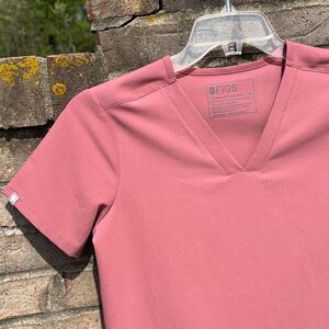 Figs Catarina Double-Pocket Scrub Top Pink Size XS Nurse Medical Clothing